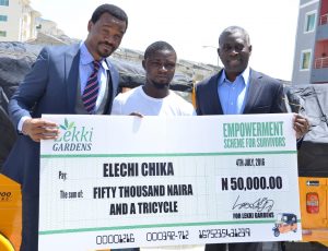 L-R: Mr. Richard Nyong, MD/CEO, Lekki Gardens Limited; Elechi Chika, Survivor and Mr. Arobo Kalango, Board Chairman, Lekki Gardens Limited at the presentation of Empowerment Support to survivors of the building collapse which took place at the company’s office, Lekki recently- 789marketing