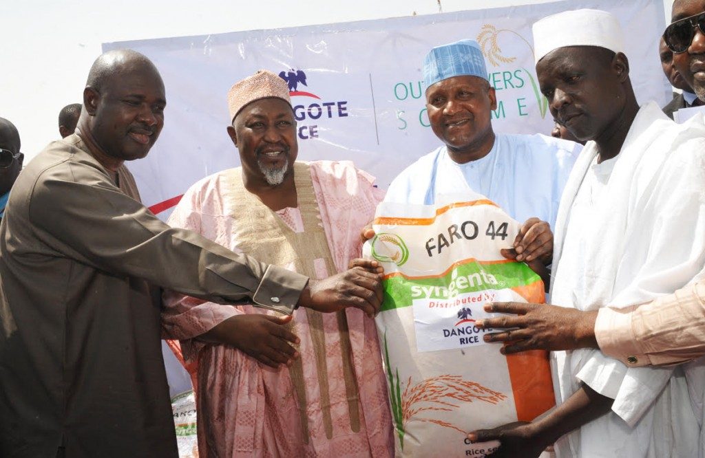 Alhaji Aliko Dangote presenting the first harvest of Dangote Rice to dignitaries - 789marketing