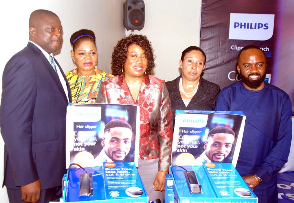 from left Ime Umoh, GM, Philips Healthtech, West Africa; Adesuwa Igho-Orere, Executive Director, Technology Distribution; Chioma Nweke, General Manager, Philips Personal Health, West Africa; Dr Ayesha Akinkugbe, Consultant Dermatologist, College of Medicine, University of Lagos and Noble Igwe, Celebrity Blogger and Promoter of YNaija at the media launch of Philips Clipper in Lagos. - 789marketing